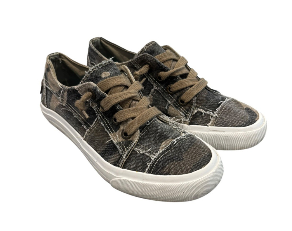 Blowfish Malibu Womens 7.5 Camo Canvas Sneakers Distressed Lace Up Low Top